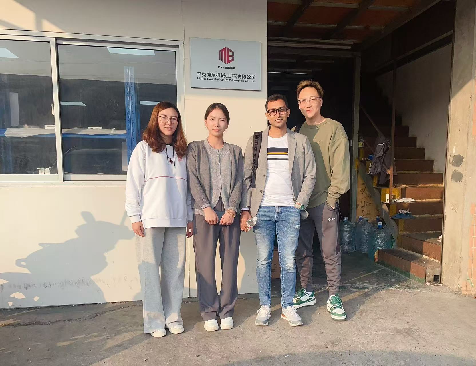 Últimos blogs da empresa sobre Dono de Fábrica Vietnamita Internacional Visita a MakerBoni para Inspeção no Local e Cooperação